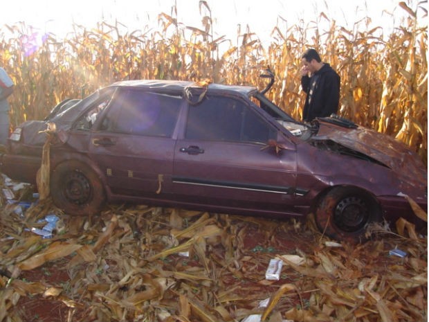 Motorista morreu na hora após ser arremessado do veículo (Foto: Divulgação / PRE)