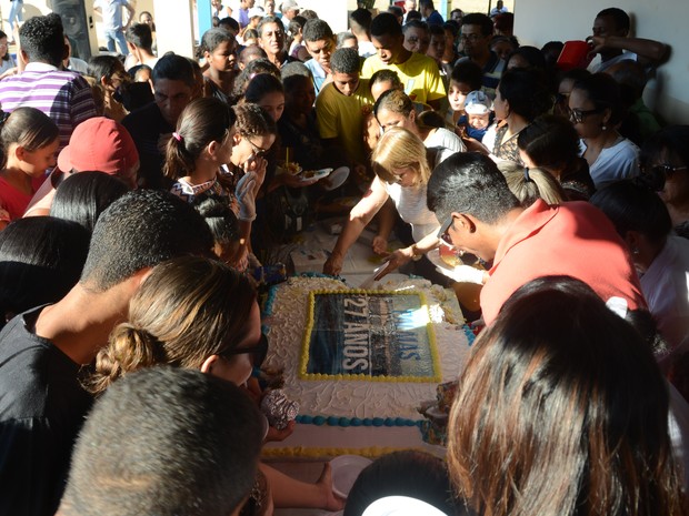 Bolo foi distribuído a comunidade em Palmas (Foto: Júnior Suzuki/Prefeitura de Palmas)