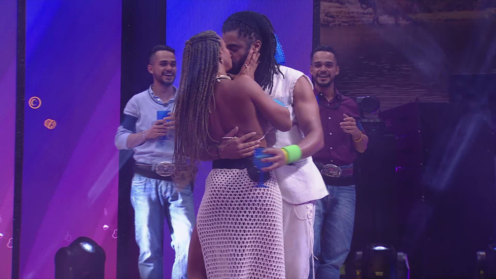 Diogo Almeida e Aline: reveja momentos do casal no BBB 25 | vídeos do