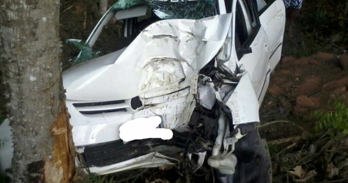 Cinco pessoas ficam feridas após carro bater em árvores no ES - Globo.com