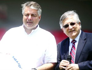 O diretor de futebol Adalberto Batista e o vice do São Paulo, João Paulo de Jesus Lopes (Foto: Marcos Ribolli / globoesporte.com)