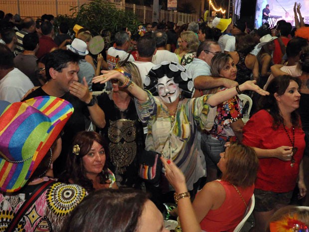 Baile de Máscaras aconteceu no Largo do Atheneu, em Natal (Foto: João Maria Alves)
