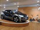 BMW inaugura primeira loja só de elétricos e mostra novos conceitos