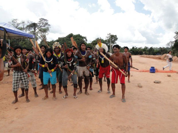 Índios ocupam sítio Pimental em Altamira (Foto: Mário de Paula / TV Liberal)