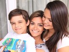 Kelly Key posa com Suzanna e Vitor e afirma: ‘Sou feliz por ser mãe’