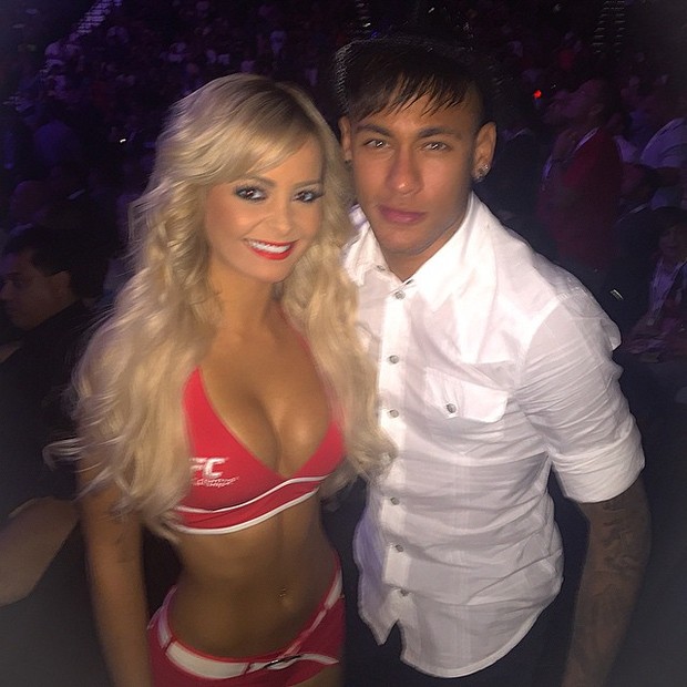 Ring girl do UFC Jhenny Andrade com Neymar em Las Vegas, nos Estados Unidos (Foto: Instagram/ Reprodução)
