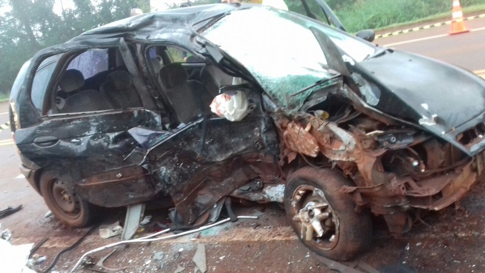 Três pessoas morreram no local do acidente (Foto: Divulgação/PRF)