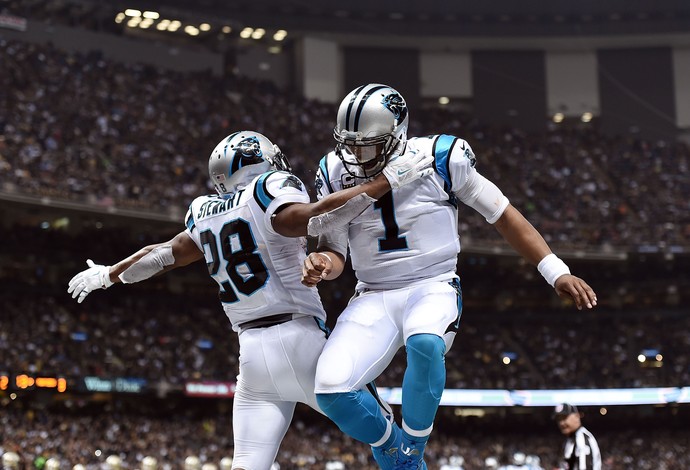 Cam Newton, dos Panthers, comemora ponto de seu time na NFL (Foto: Stacy Revere / Getty Images Sport)