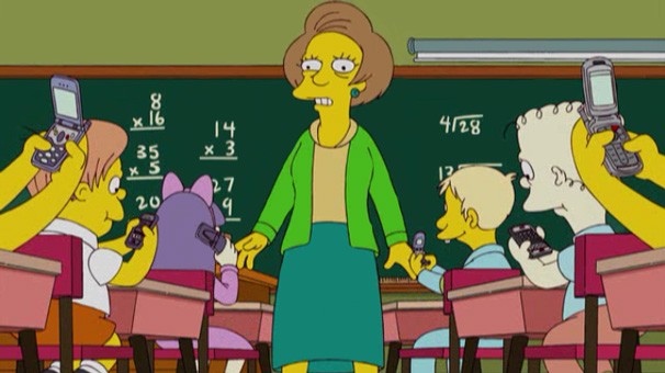 Os Simpsons - Edna sofre com os celulares dos alunos (Foto: Divulgação / Twentieth Century Fox)
