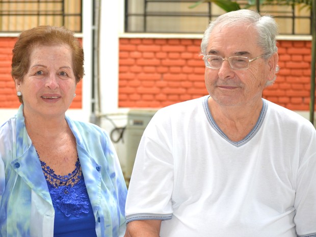 Casal resolveu entrar no curso para aprender sobre as novas tecnologias (Foto: Carol Malandrino/G1)