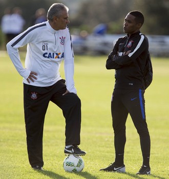 Espelho para Maycon, Elias pede calma com o jovem no Corinthians
