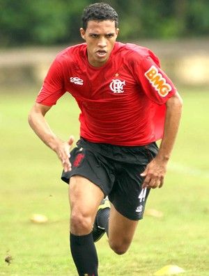 Thiago Medeiros no treino do Flamengo (Foto: Luiz Pires / VIPCOMM)