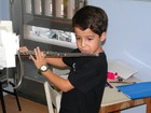 Luiz Felipe Mello, o Junior de 'Salve Jorge', toca flauta no Hemorio