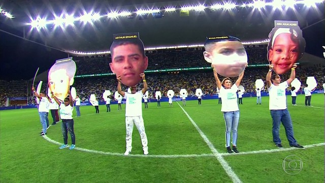 <p>
	A TV Globo, em parceria com a Funda&ccedil;&atilde;o para Inf&acirc;ncia e Adolesc&ecirc;ncia, lan&ccedil;a a campanha #VamosEncontrar, uma a&ccedil;&atilde;o para buscar crian&ccedil;as desaparecidas. Participe e ajude usando a hashtag nas redes sociais! Outros canais de den&uacute;ncia s&atilde;o: FIA (Funda&ccedil;&atilde;o para Inf&acirc;ncia e Adolesc&ecirc;ncia) - 021 2286-8337 *<br />
	*O n&uacute;mero recebe liga&ccedil;&otilde;es a cobrar de todo o Brasil.<br />
	ou WhatsApp 021 98596-5296<br />
	Acesse tamb&eacute;m pelo <a href="http://www.criancasdesaparecidas.com.br/" target="_blank">www.criancasdesaparecidas.com.br</a></p>
