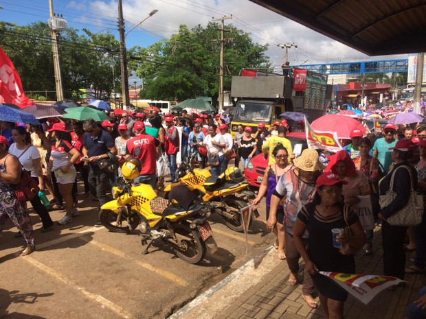 Sindicatos de várias categorias paralisam atividades em protesto à Reforma da Previdência em Porto Velho (Foto: Hosana Morais/G1) Sindicatos de várias categorias paralisam atividades em protesto à Reforma da Previdência em Porto Velho (Foto: Hosana Morais/G1)