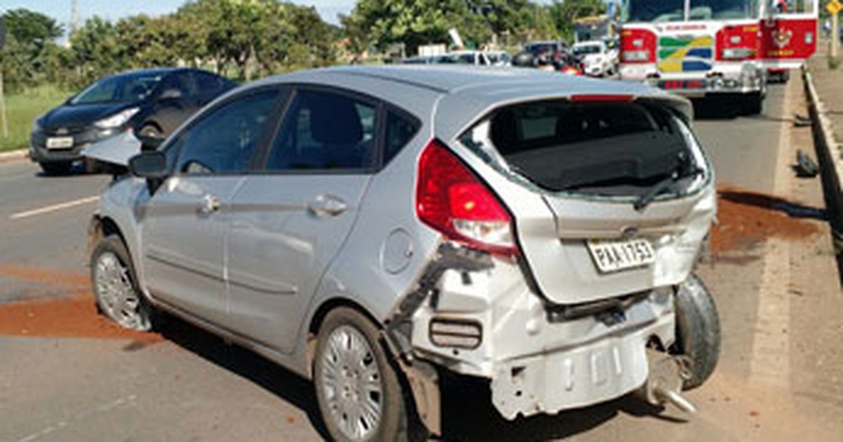 G Batida Entre Quatro Carros Deixa Tr S Feridos E Tr Nsito Lento Na