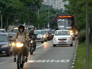Faixa para ônibus em SP  (Foto: Reprodução Globo News)