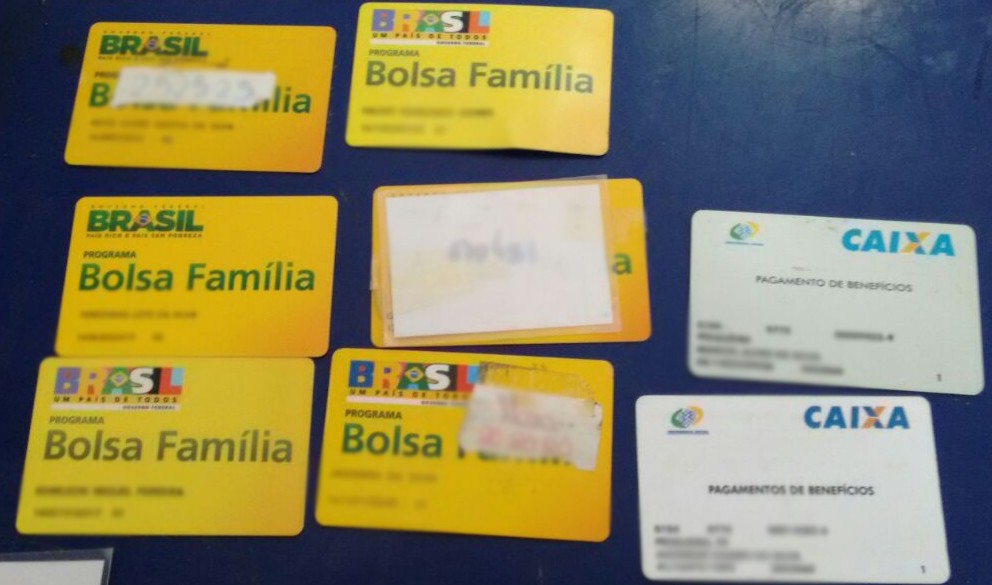 Cartões apreendidos em Pesqueira (Foto: Divulgação/ Polícia Militar)