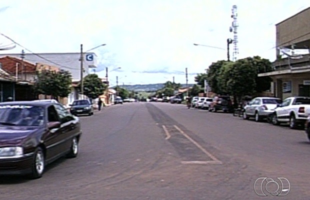 Jovem tem parte da língua arrancada pelo namorado em bar de Pontalina, Goiás (Foto: Reprodução/ TV Anhanguera)