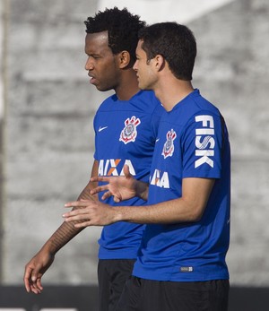 Com desfalques, Corinthians busca zagueiro para manter melhor defesa