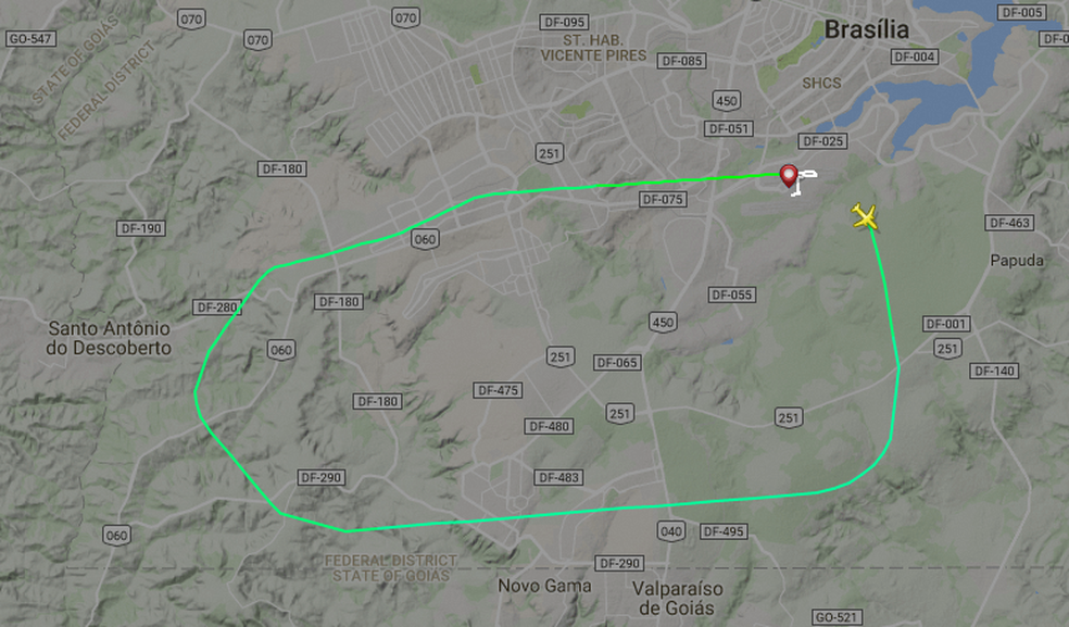 Rota feita pelo vôo JJ3101 da Latam; o vôo sairia de Brasília com destino a São Paulo, mas se chocou com pássaro (Foto: FlightRadar24/Reprodução)
