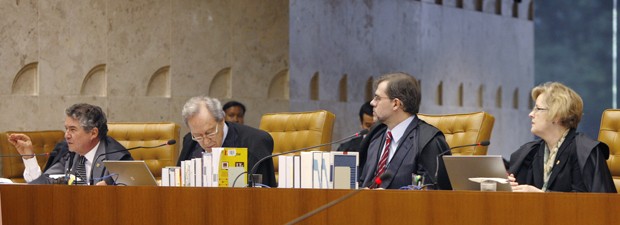 Os ministros Marco Aurélio, Ricardo Lewandowski, Dias Toffoli e Rosa Weber, durante análise do processo do mensalão (Foto: Gervásio Baptista/SCO/STF)