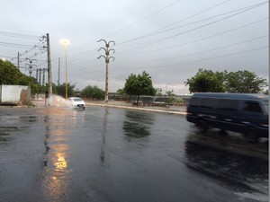 Trânsito não foi prejudicado com chuva (Foto: Paulo Ricardo Sobral/ TV Grande Rio)