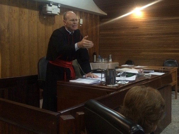 Promotor de Justiça Maurício de Camargos faz a acusação de Tiago Henrique, em Goiânia, Goiás (Foto: Vitor Santana/G1)