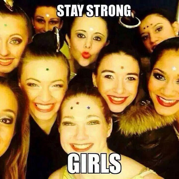 No Facebook, amigos postam mensagens de apoio às bailarinas (Foto: Reprodução/Facebook )