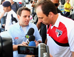 Rogério Ceni no desembarque do São Paulo (Foto: Luiz Pires / Vipcomm)