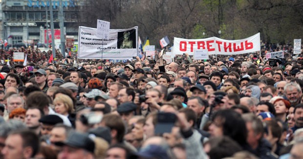 Oposição russa reuniu milhares na retomada dos protestos contra Putin   (Foto: Andrey Smirnov/AFP)