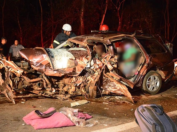 Motorista que provocou acidente teria feito uma ultrapassagem proibida, segundo a PRF. (Foto: Messias Filho/Agora MT)