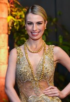 Fernanda Keulla usa joias de R$ 1 milhão em look com transparência 