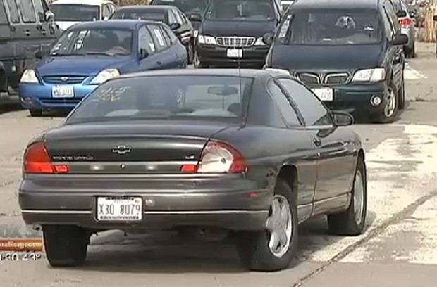 Veículo foi abandonado pelo ex-namorado da mulher e acumulou 678 multas (Foto: Reprodução)