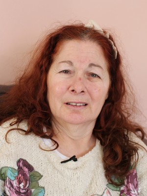 Dinaura, de 64 anos, contraiu o HIV com o ex-companheiro, com quem viveu por sete anos (Foto: Nathalia Tavolieri / ÉPOCA)