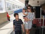 Famosas levam filhos para pré-estreia de filme no Rio