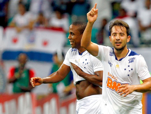 Everton Ribeiro e Borges comemoração Cruzeiro (Foto: Felipe Oliveira / Ag. Estado)
