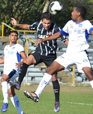 No último ano de sub-20, Lauder evita pressão para ter chance no Timão