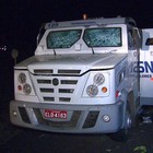 Roubo a carros-fortes deixa 7 feridos em rodovia de SP (Ely Venâncio/EPTV)