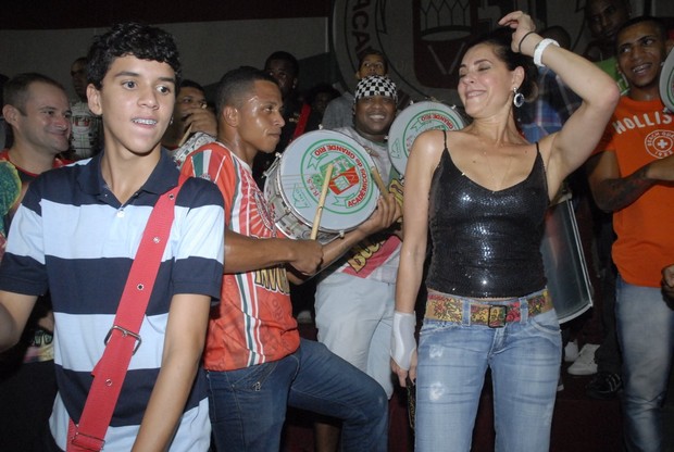 Christiane Torloni samba muito na quadra da Grande Rio (Foto: Marcos Porto/Photo Rio News)