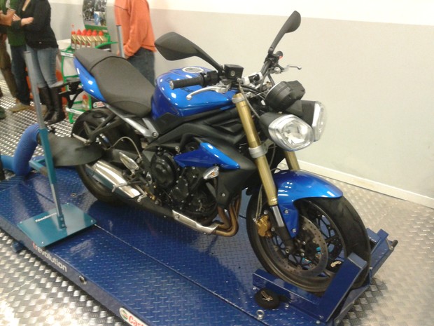 Triumph Street Triple (Foto: Rafael Miotto/G1)