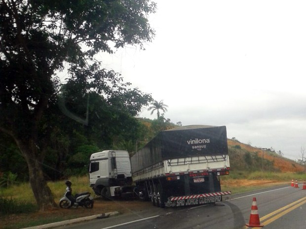 Acidente deixa um morto em Fundão, no Espírito Santo (Foto: Alexandre Brandão Salaroli/ Internauta A Gazeta)