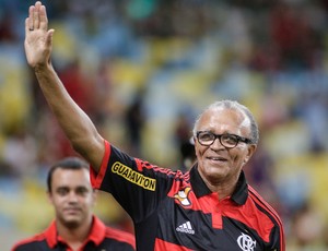 Flamengo x Volta Redonda - Jayme de Almeida recebe homenagem (Foto: Rudy Trindade / Agência Estado)