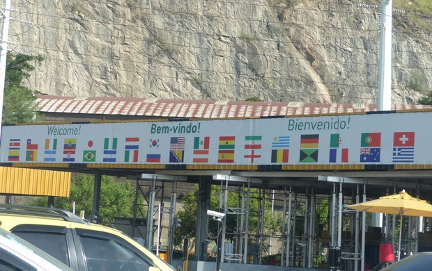 Toll gaffe in the yellow line