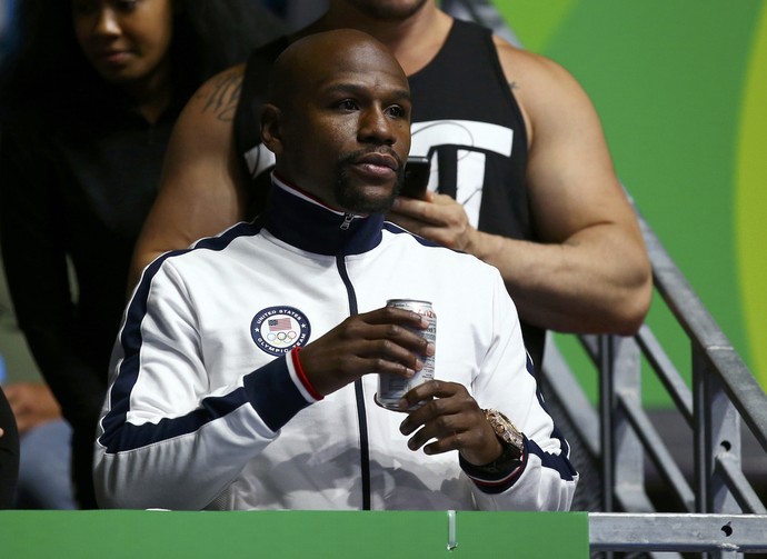Floyd Mayweather Jr acompanha o boxe dos Jogos do Rio (Foto: REUTERS/Peter Cziborra ) Floyd Mayweather Jr acompanha o boxe dos Jogos do Rio (Foto: REUTERS/Peter Cziborra )