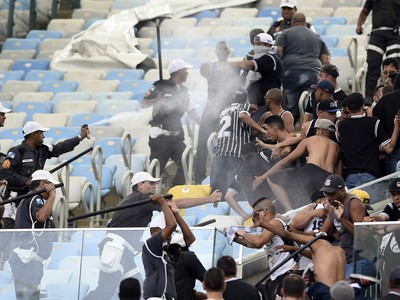 Confusão torcida Corinthians, no Maracanã (Foto: André Durão) Confusão torcida Corinthians, no Maracanã (Foto: André Durão)
