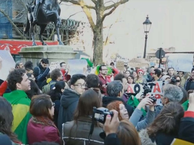 G Brasileiros Protestam Contra Impeachment De Dilma Fora Do Pa S