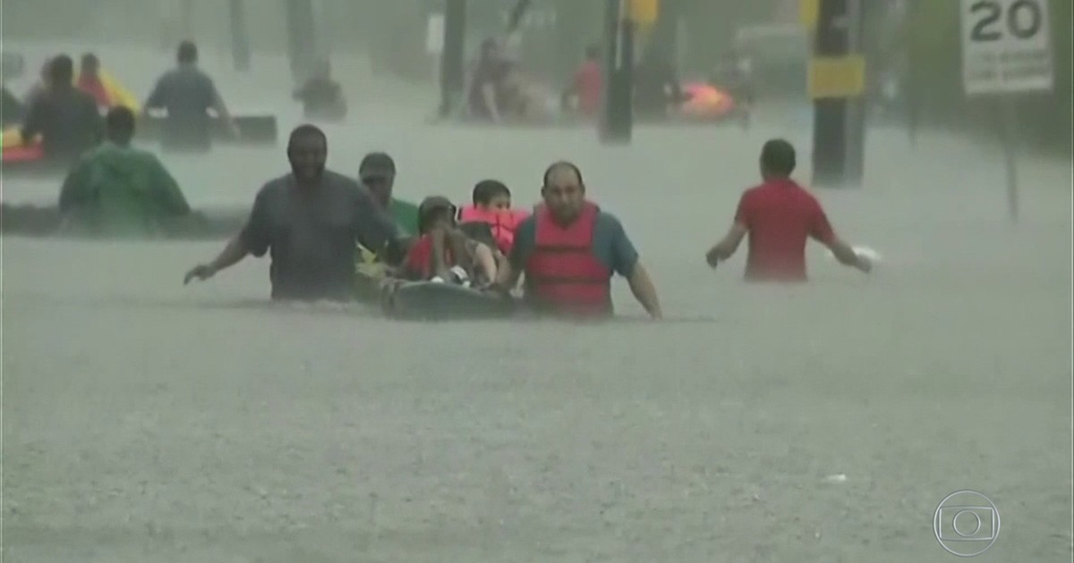Resultado de imagem para Furação Harvey deixa 10 mortos e 30 mil desalojados no Texas