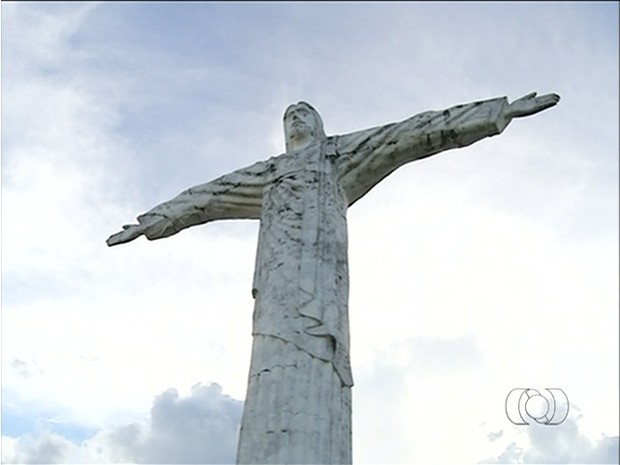 Réplica do Cristo Redentor em Araguaína está sem reparos há dez anos (Foto: Reprodução/TV Anhanguera)