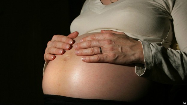 Ruptura prematura de bolsa de fluido pode ser causada pela presença de bactérias (Foto: PA/BBC)